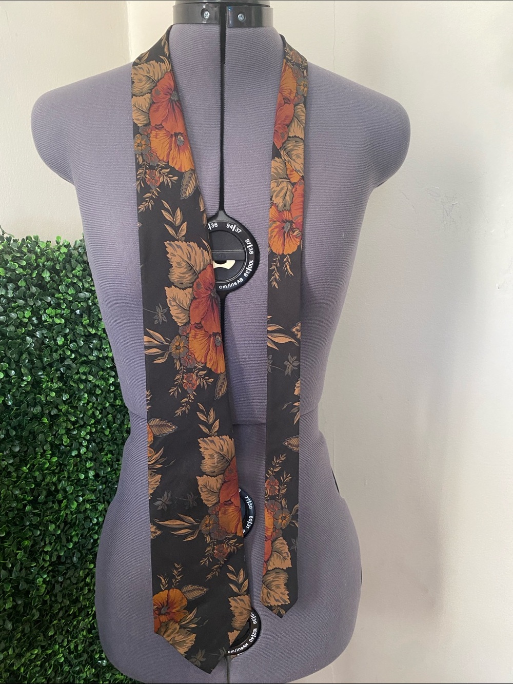 Polo by Ralph Lauren Black Necktie with Rust and Gold Floral Print - Picture 4 of 4